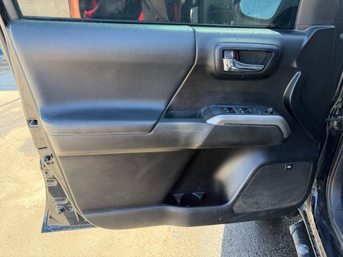 Used 2022 Toyota Tacoma Limited AWD/4WD image 19