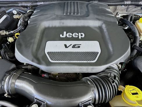 Used 2014 Jeep Wrangler Sahara w/ Connectivity Group AWD/4WD image 9