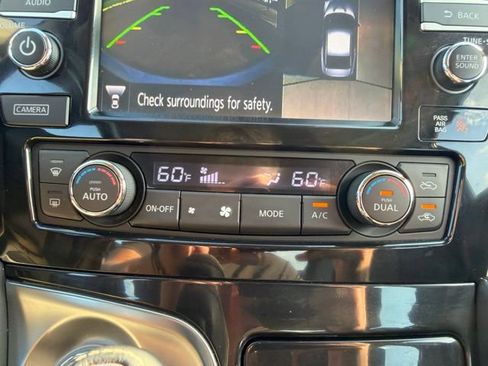 Used 2016 Nissan Maxima Platinum FWD image 34