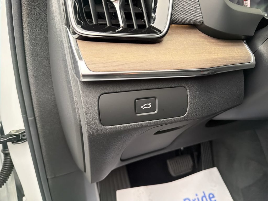 Certified 2026 Volvo XC90 B6 Plus AWD/4WD image 17