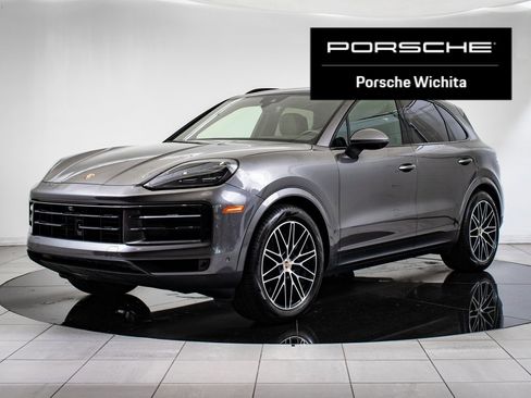 Used 2024 Porsche Cayenne image 1