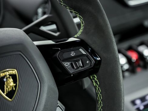 Used 2022 Lamborghini Huracan STO image 28