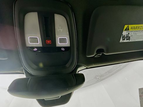 Used 2025 Volvo XC40 B5 Core image 18