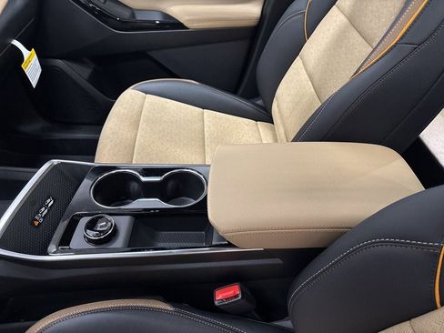 New 2026 Chevrolet Equinox ACTIV w/ Convenience Package III image 16