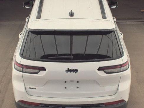 Used 2024 Jeep Grand Cherokee L Altitude image 5