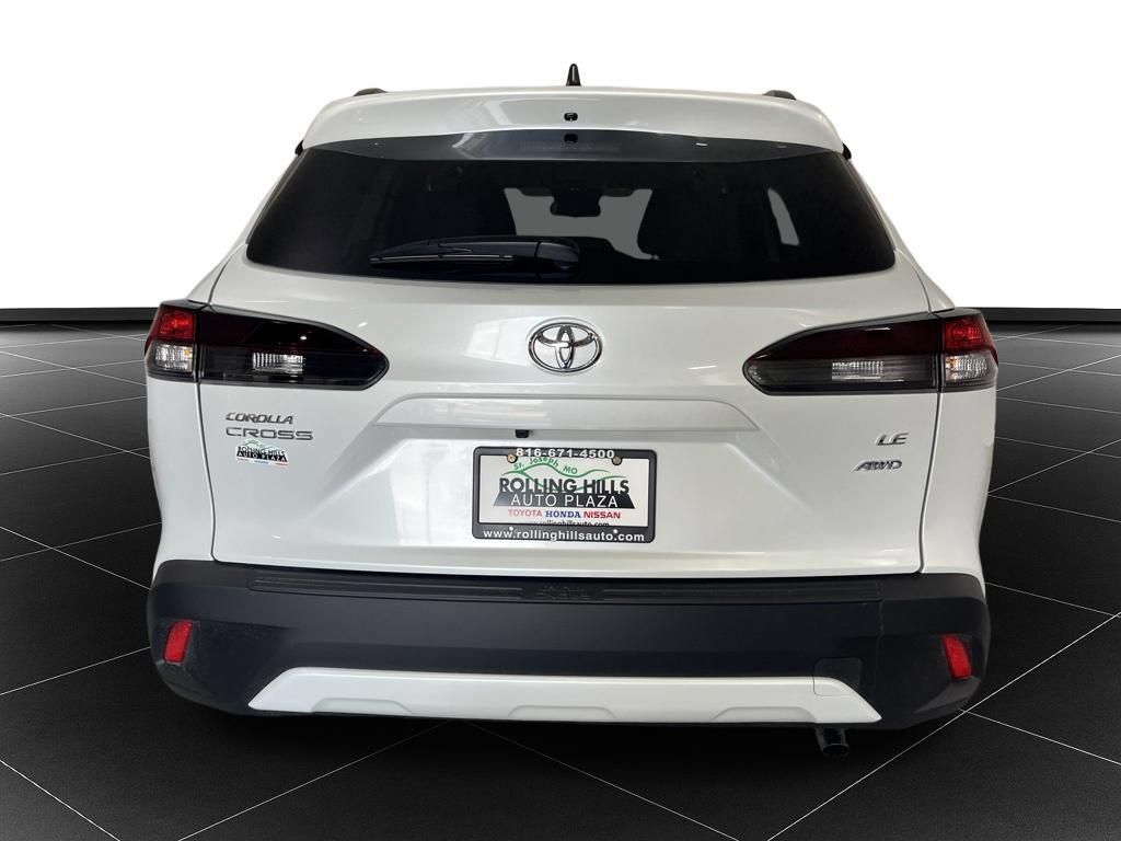 Used 2026 Toyota Corolla Cross LE AWD/4WD image 4