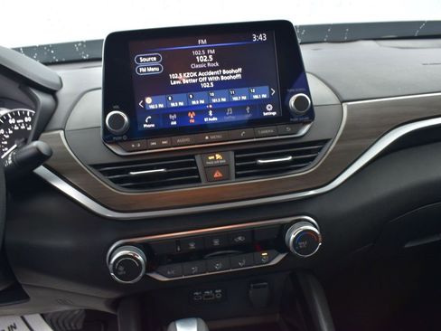 Used 2024 Nissan Altima 2.5 SV image 15