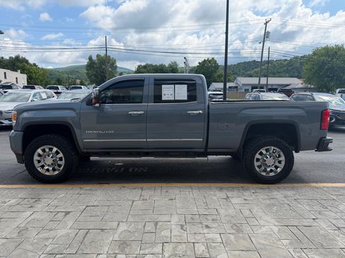 Used 2016 GMC Sierra 2500 Denali w/ Duramax Plus Package AWD/4WD image 5