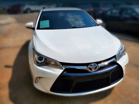 Used 2017 Toyota Camry SE FWD image 17