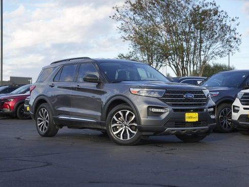 Used 2023 Ford Explorer XLT w/ Equipment Group 202A image 2