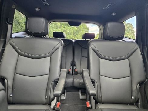 Used 2025 Cadillac XT6 Premium Luxury image 38