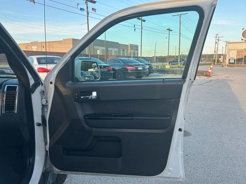 Used 2011 Ford Escape Limited image 12