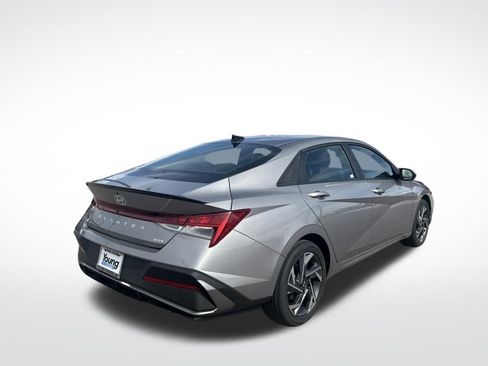 Used 2025 Hyundai Elantra SEL FWD image 5