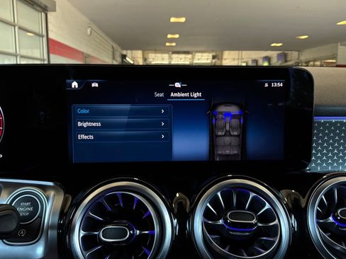Used 2025 Mercedes-Benz GLB 250 4MATIC image 38