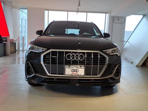 Certified 2025 Audi Q3 2.0T Premium w/ Convenience Package image 2