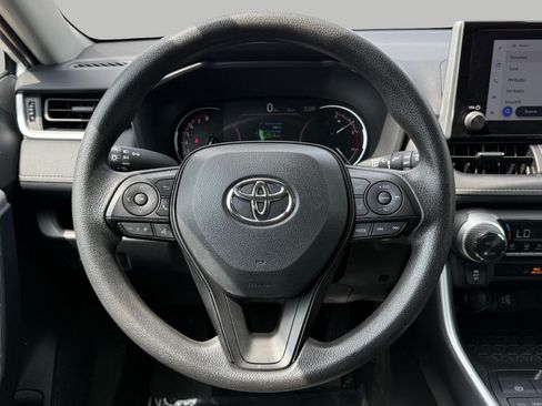 Used 2025 Toyota RAV4 XLE AWD/4WD image 28