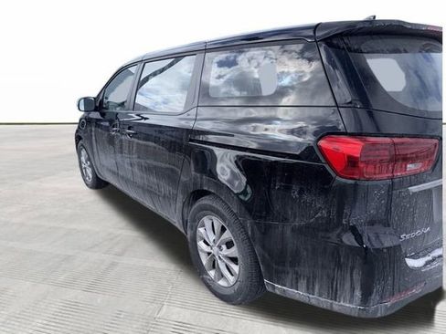 Used 2019 Kia Sedona L image 4