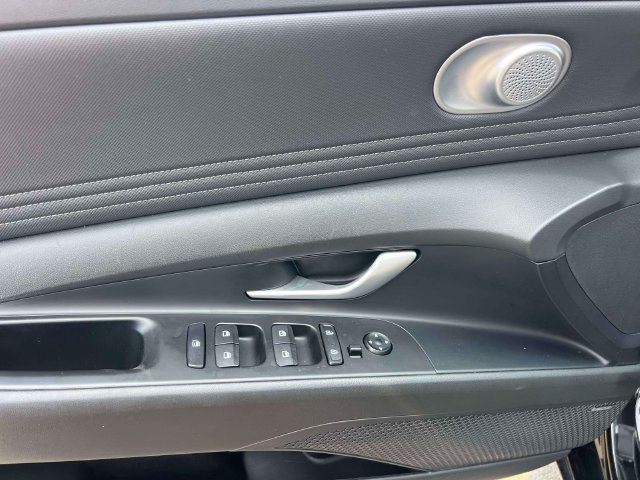 Certified 2023 Hyundai Elantra Limited w/ Preferred Accessory Package FWD image 16