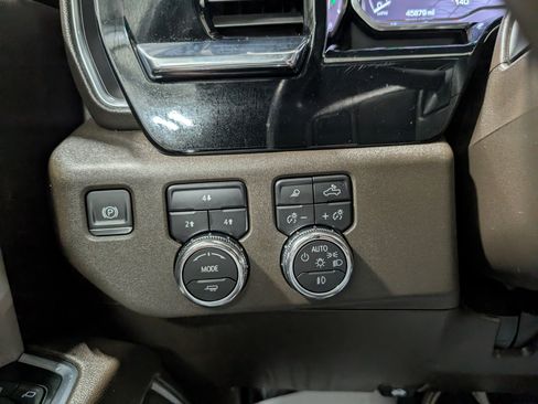 Used 2024 GMC Sierra 3500 SLE w/ SLE Value Package image 24