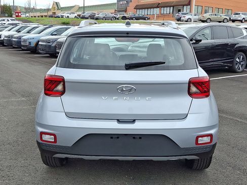Used 2023 Hyundai Venue SEL image 5