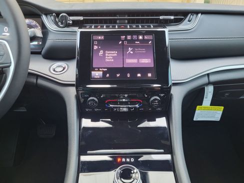 New 2025 Jeep Grand Cherokee Laredo w/ Luxury Tech Group I image 17