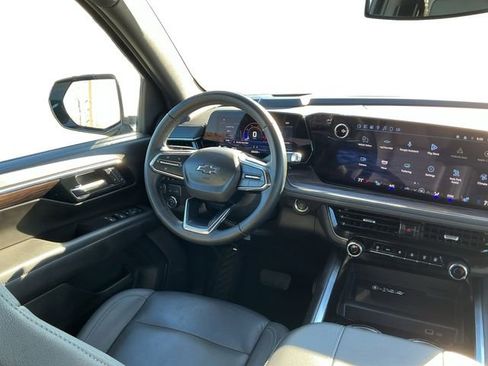 Used 2025 Chevrolet Suburban Z71 image 10