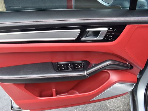 Used 2021 Porsche Cayenne Turbo image 50