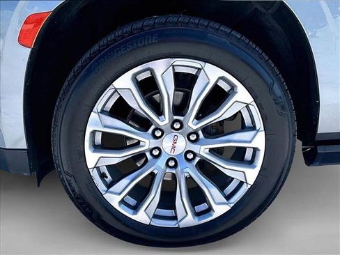 Used 2023 GMC Yukon XL Denali AWD/4WD image 10