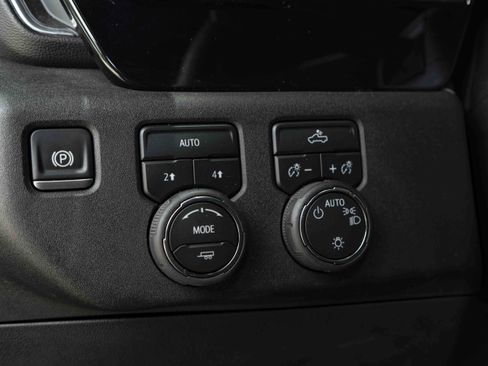 Used 2025 Chevrolet Silverado 1500 LT AWD/4WD image 36