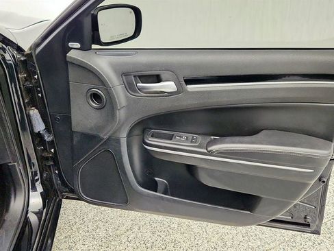 Used 2019 Chrysler 300 S image 26