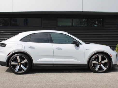 Used 2024 Porsche Macan 4 Electric image 8