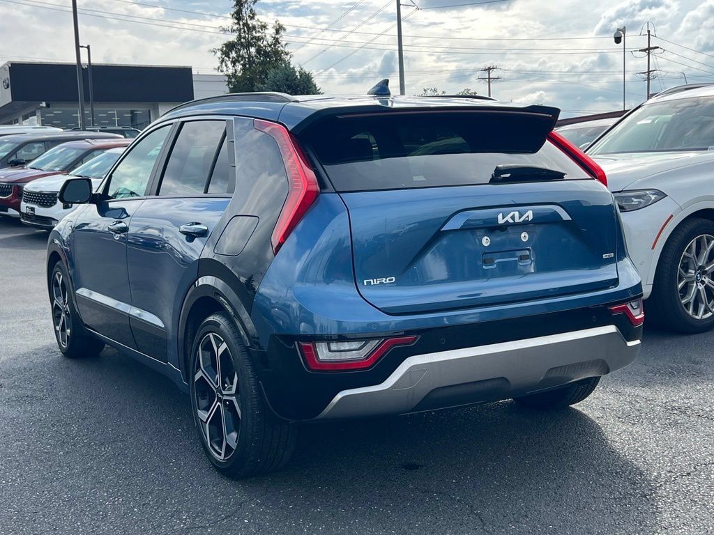 Used 2023 Kia Niro SX Touring FWD image 5