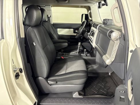 Used 2014 Toyota FJ Cruiser 4WD w/ Upgrade Package image 6