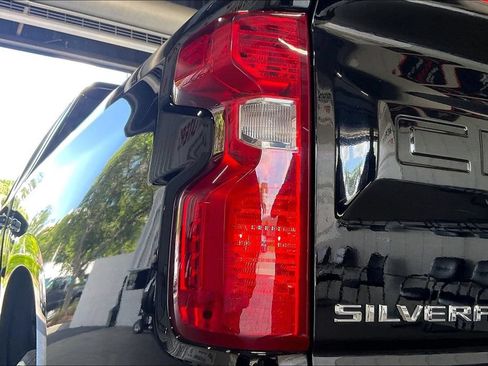 Used 2025 Chevrolet Silverado 1500 LT RWD image 17
