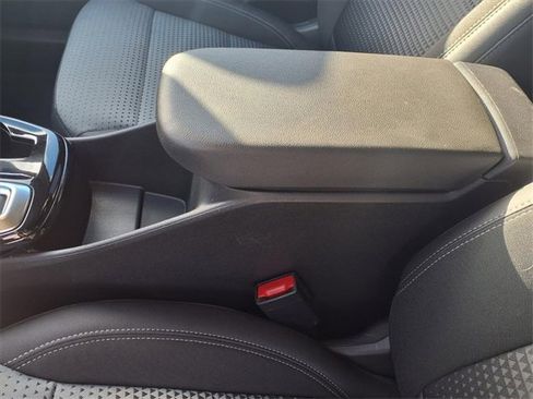 Used 2025 Chevrolet Trax LT w/ LT Convenience Package image 45