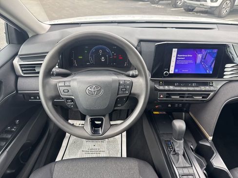 Used 2025 Toyota Camry LE image 6