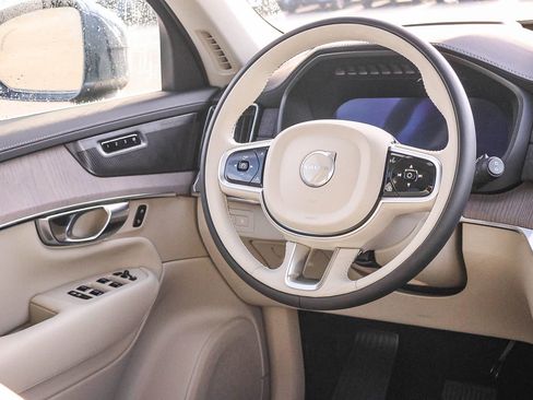 New 2026 Volvo XC90 T8 Ultra w/ Protection Package Premier image 25