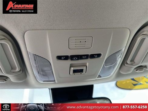Used 2022 Toyota Corolla LE image 35