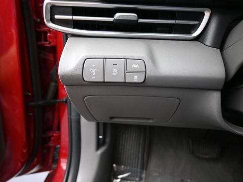 Used 2022 Hyundai Elantra SE w/ Cargo Package image 30