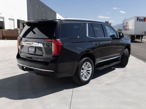 Used 2024 GMC Yukon SLT w/ SLT Luxury Package AWD/4WD image 9