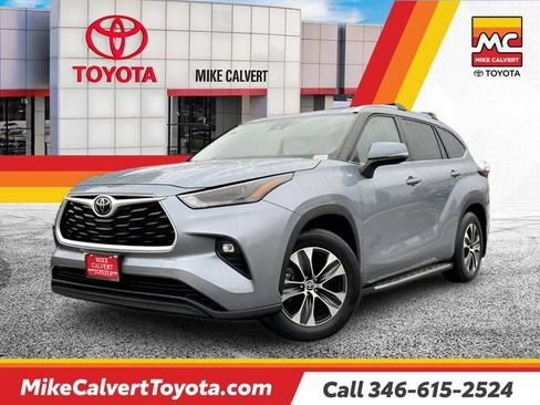 Used 2024 Toyota Highlander XLE FWD image 1