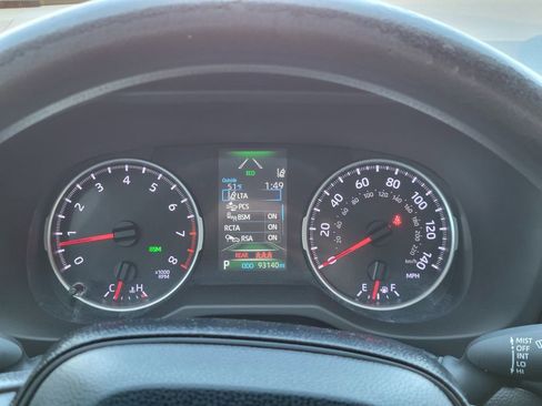 Used 2022 Toyota RAV4 XLE image 32