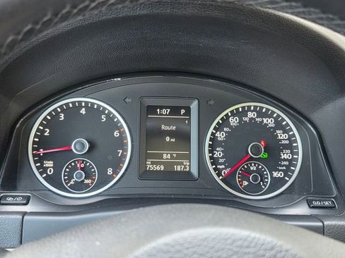 Used 2015 Volkswagen Tiguan SEL image 27