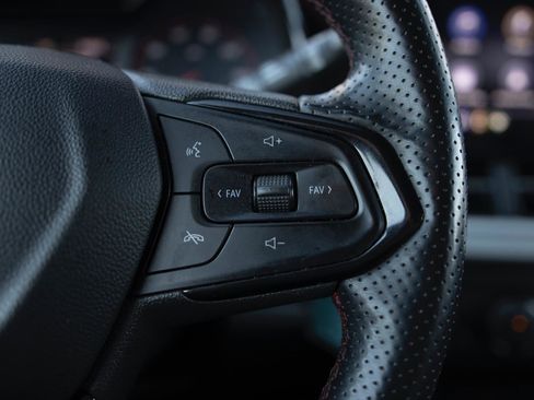 Used 2024 Chevrolet Trax RS FWD image 7