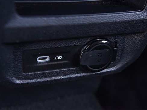 Used 2023 Volkswagen Tiguan SE image 22