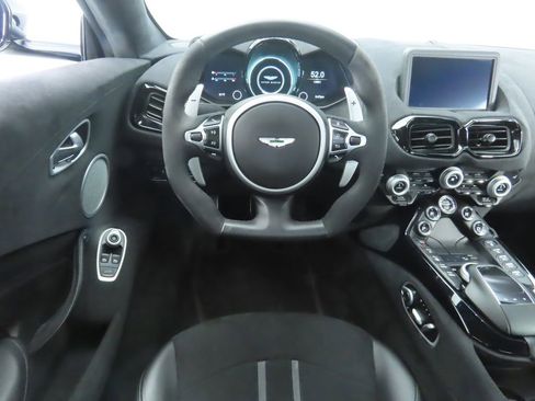 Used 2020 Aston Martin V8 Vantage Coupe image 10
