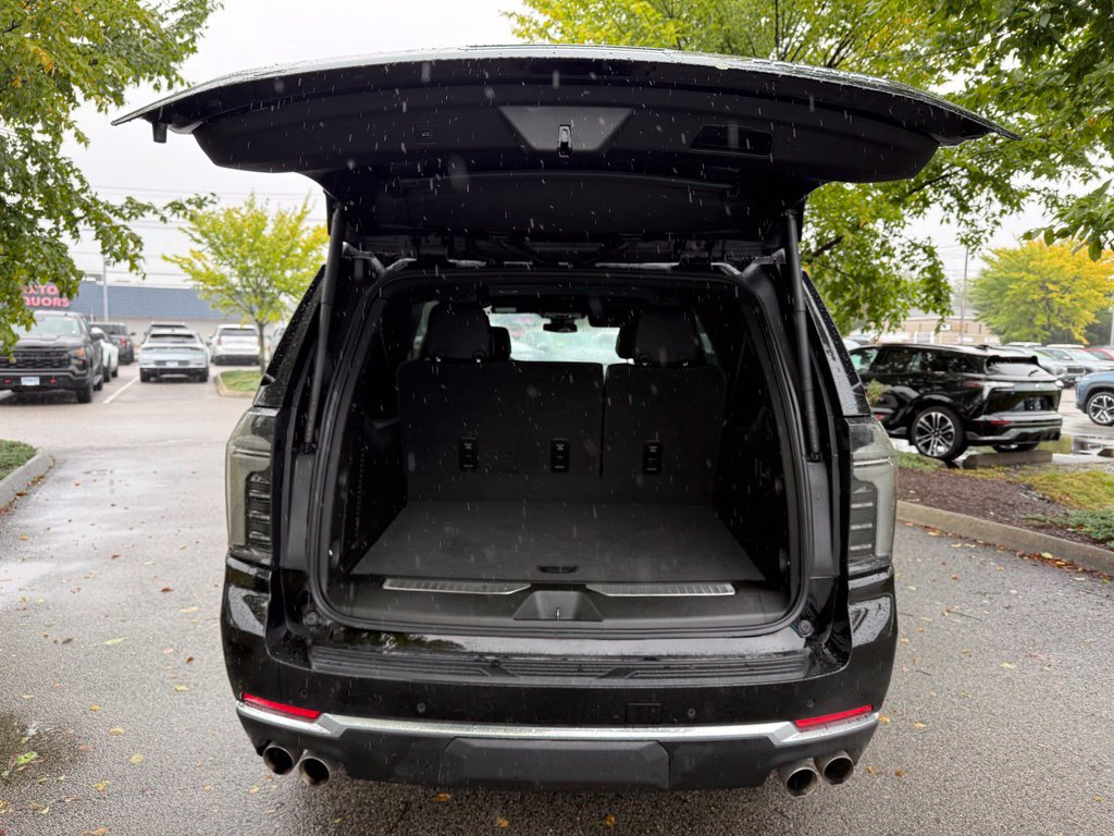 Used 2026 Chevrolet Suburban Premier AWD/4WD image 10