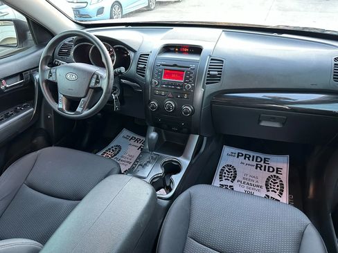 Used 2011 Kia Sorento LX w/ Convenience Pkg FWD image 16