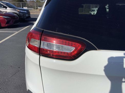 Used 2016 Jeep Cherokee Sport image 19