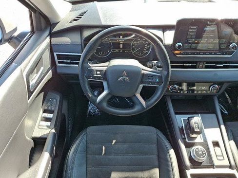 Used 2023 Mitsubishi Outlander SE image 11